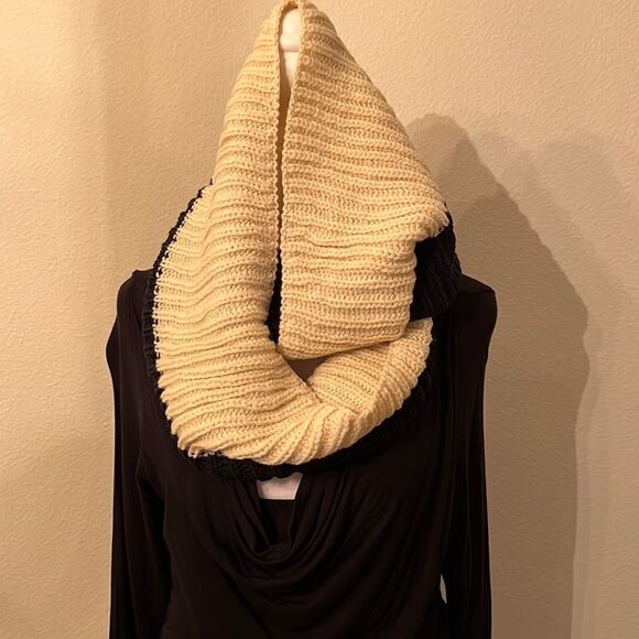 NWOT black and cream knit infinity scarf dress up any outfit while keeping warm - Picture 2 of 7
